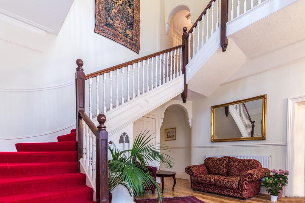Villiers Lodge Surbiton Eksteriør billede