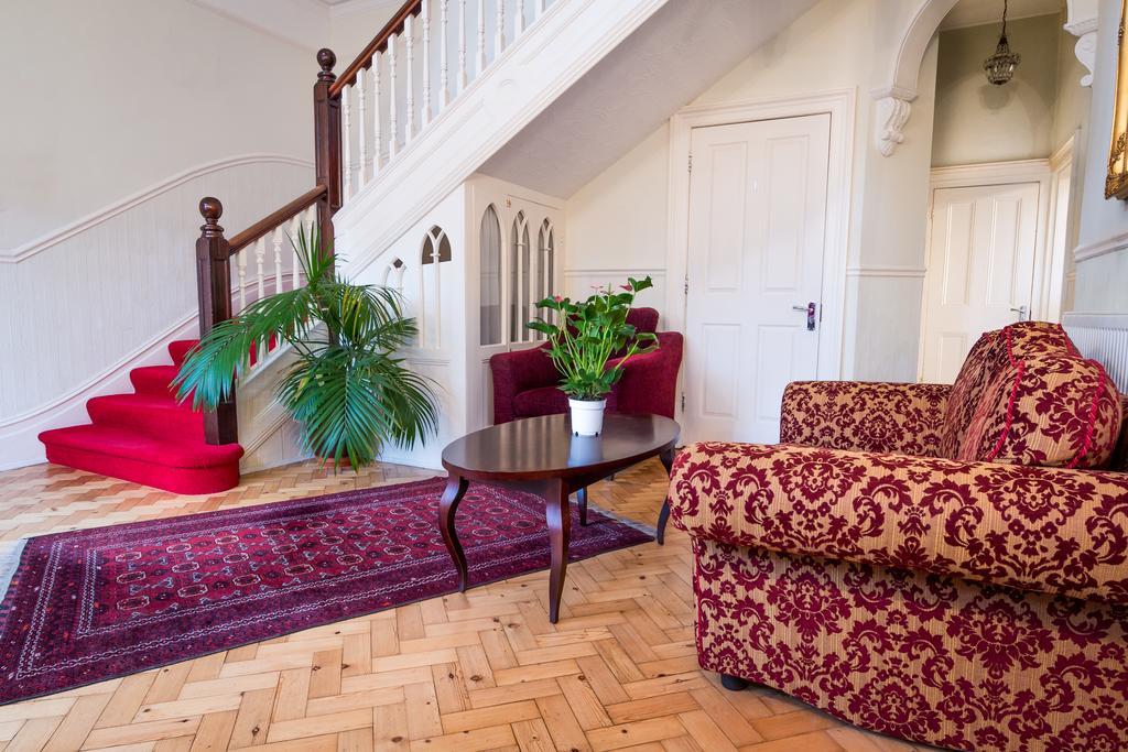 Villiers Lodge Surbiton Eksteriør billede
