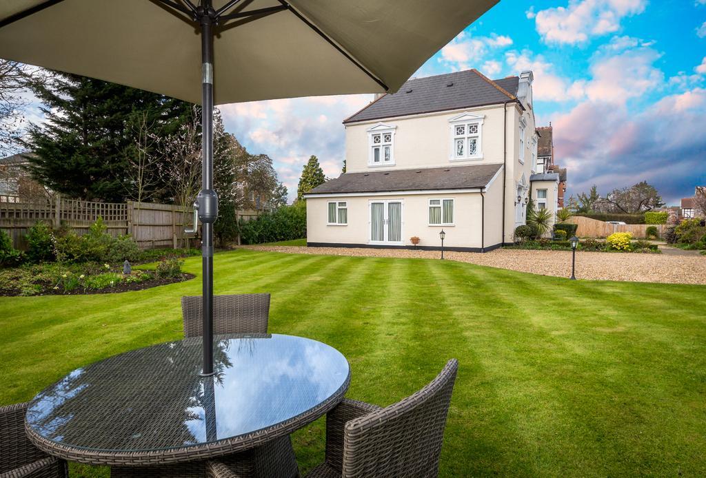 Villiers Lodge Surbiton Eksteriør billede