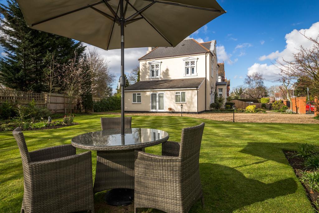 Villiers Lodge Surbiton Eksteriør billede
